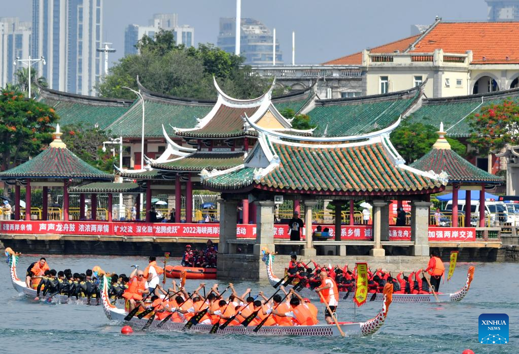 Dragon boat race held in SE China's Fujian to celebrate Dragon Boat Festival