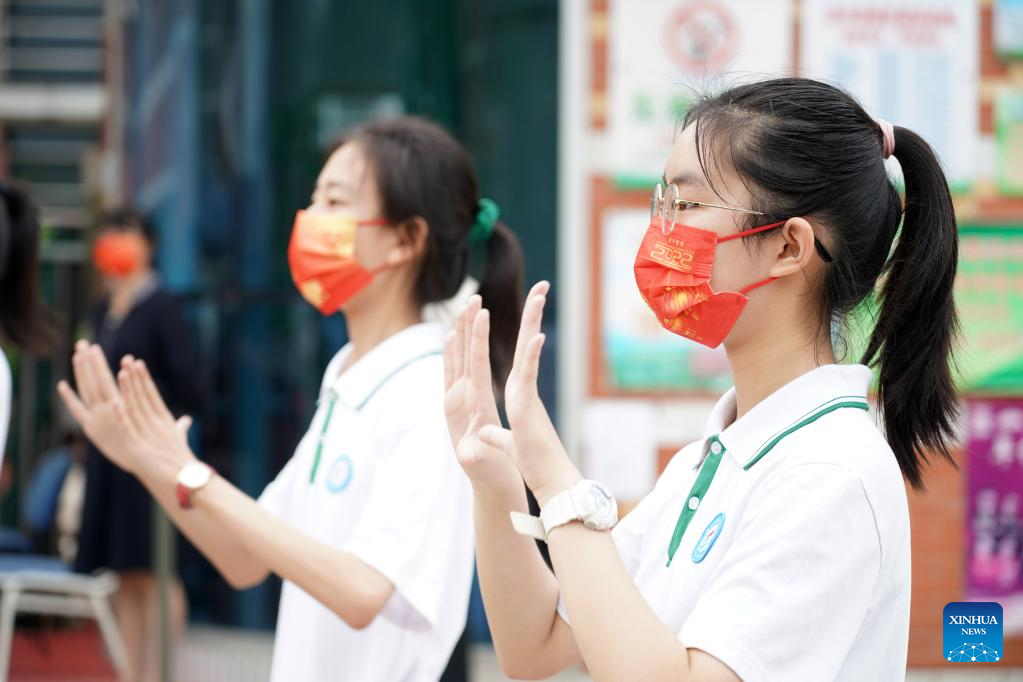 Beijing's primary, middle schools reopen as COVID-19 wanes
