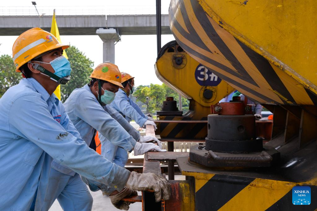 Jakarta-Bandung HSR No.1 casting yard completes box girders erection