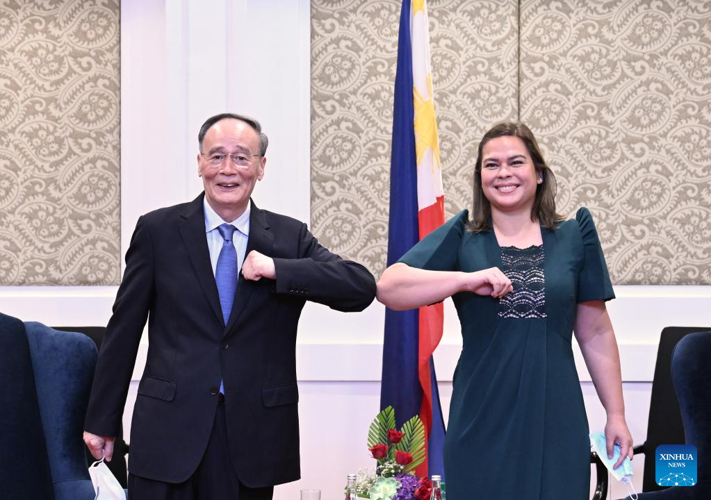 China, Philippines vow to further promote bilateral ties