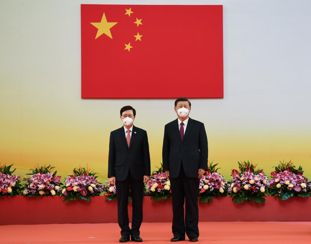 Xi administers oath of office to principal officials of sixth-term HKSAR gov't