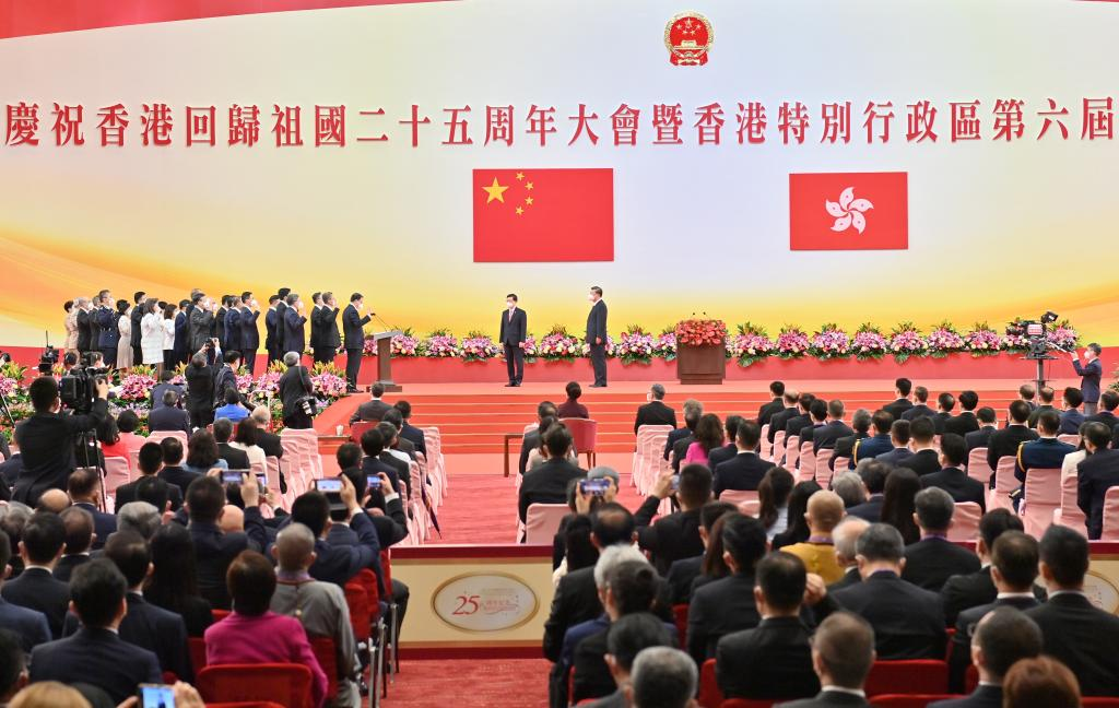 Xi administers oath of office to principal officials of sixth-term HKSAR gov't