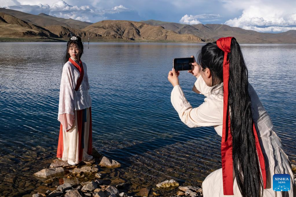 Scenery of Yamdrok Lake in Shannan City, SW China's Tibet