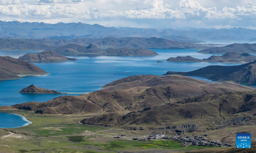 Scenery of Yamdrok Lake in Shannan City, SW China's Tibet