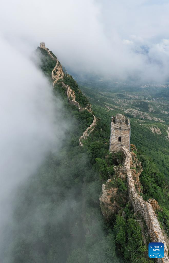 Scenery of Great Wall shrouded in clouds