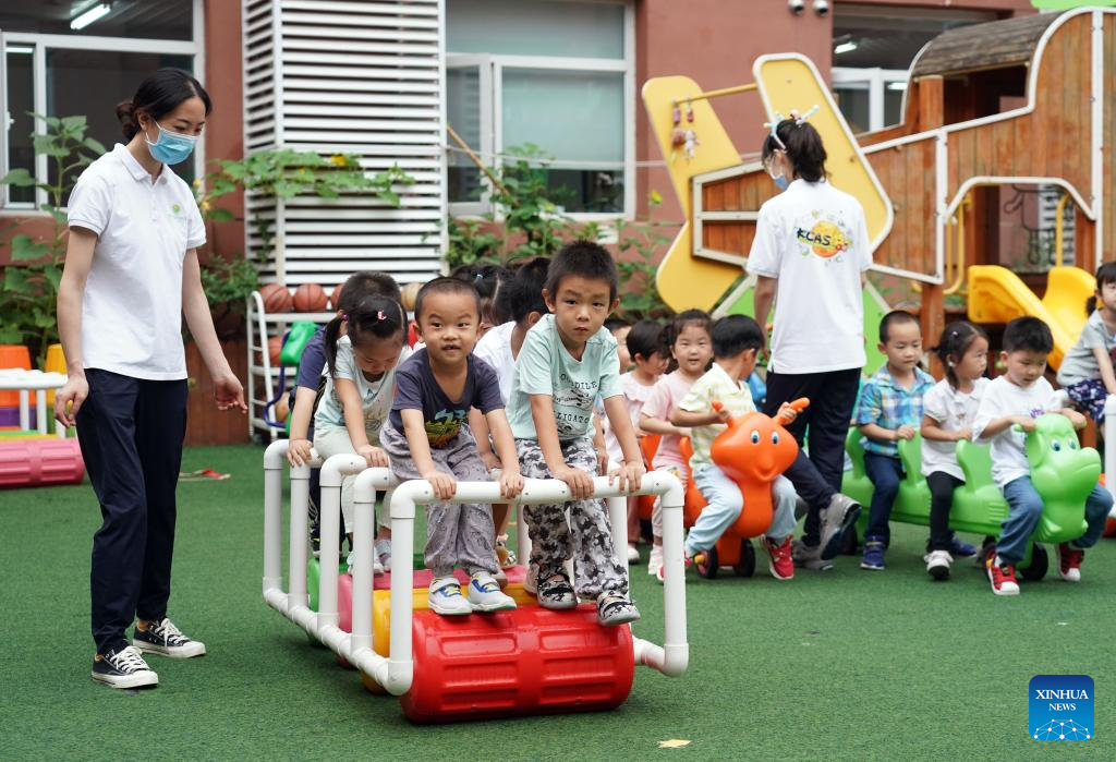Kindergartens in Beijing reopen