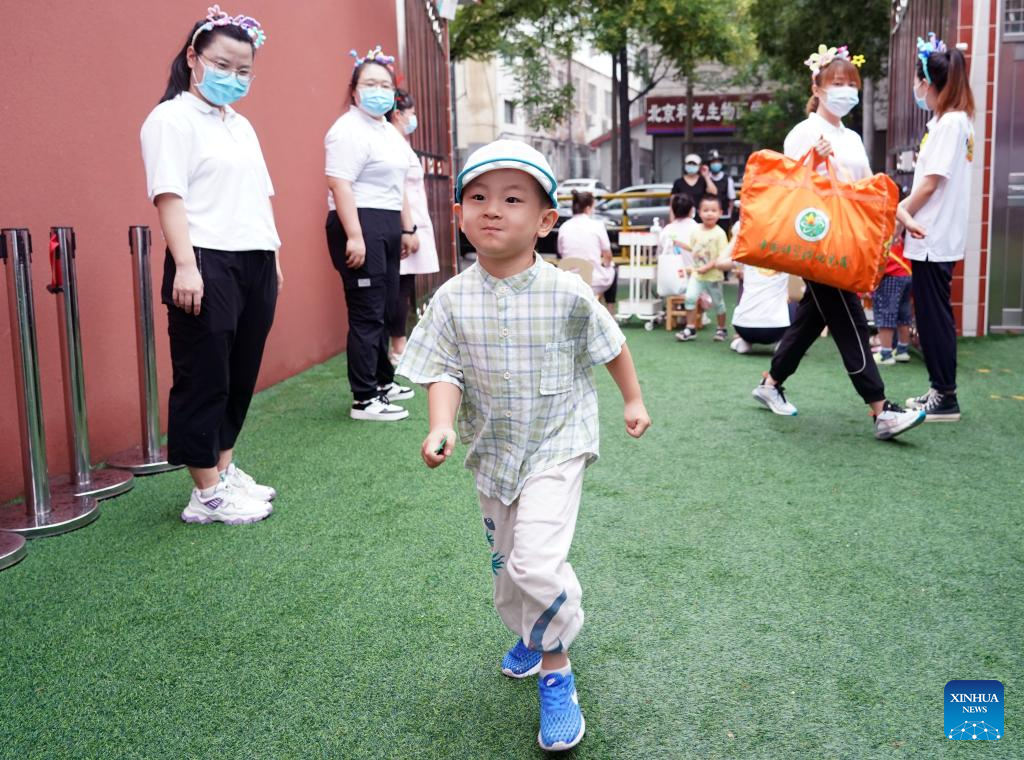 Kindergartens in Beijing reopen