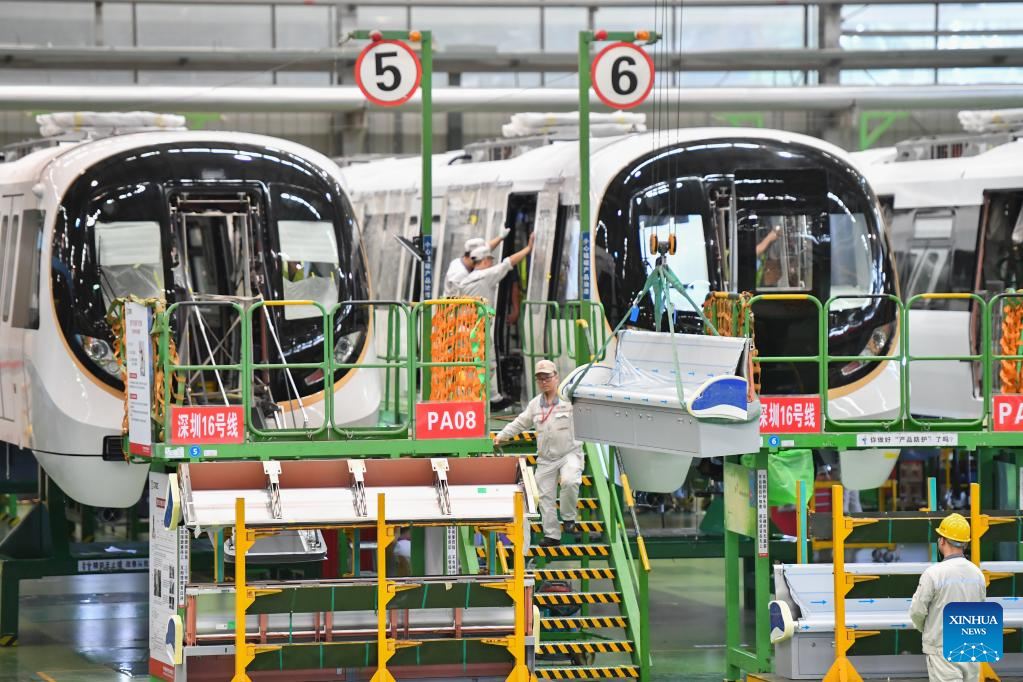 Locomotive company in C China steps up production to guarantee completion of orders