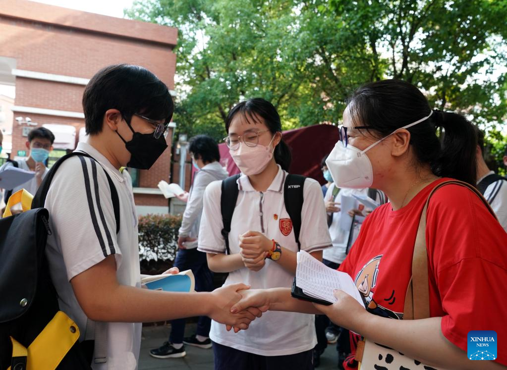 About 50,000 sit for delayed college entrance exam in Shanghai