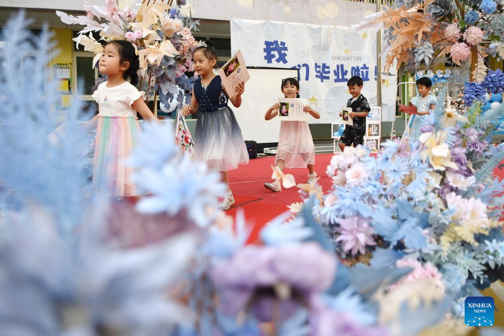 Graduation ceremony held at kindergarten in Lanzhou, NW China's Gansu