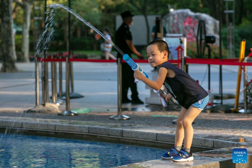 Shanghai issues red alert for high temperatures