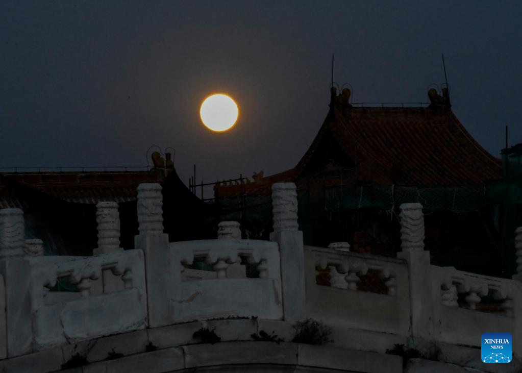 Supermoon pictured across China