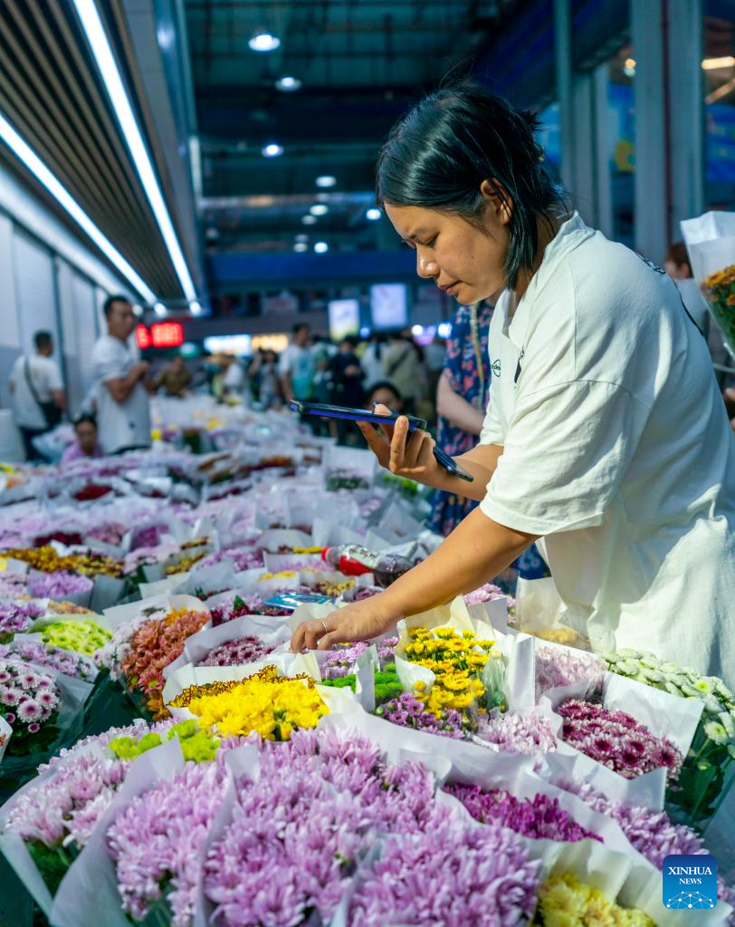 In pics: Kunming Dounan Flower Market in SW China