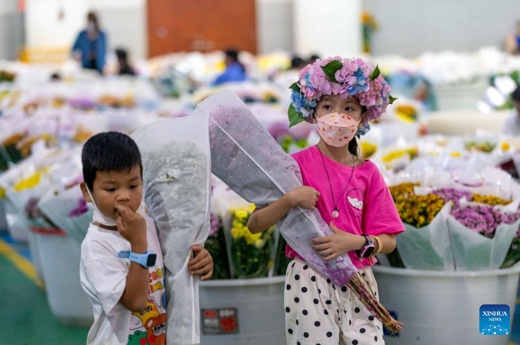 In pics: Kunming Dounan Flower Market in SW China