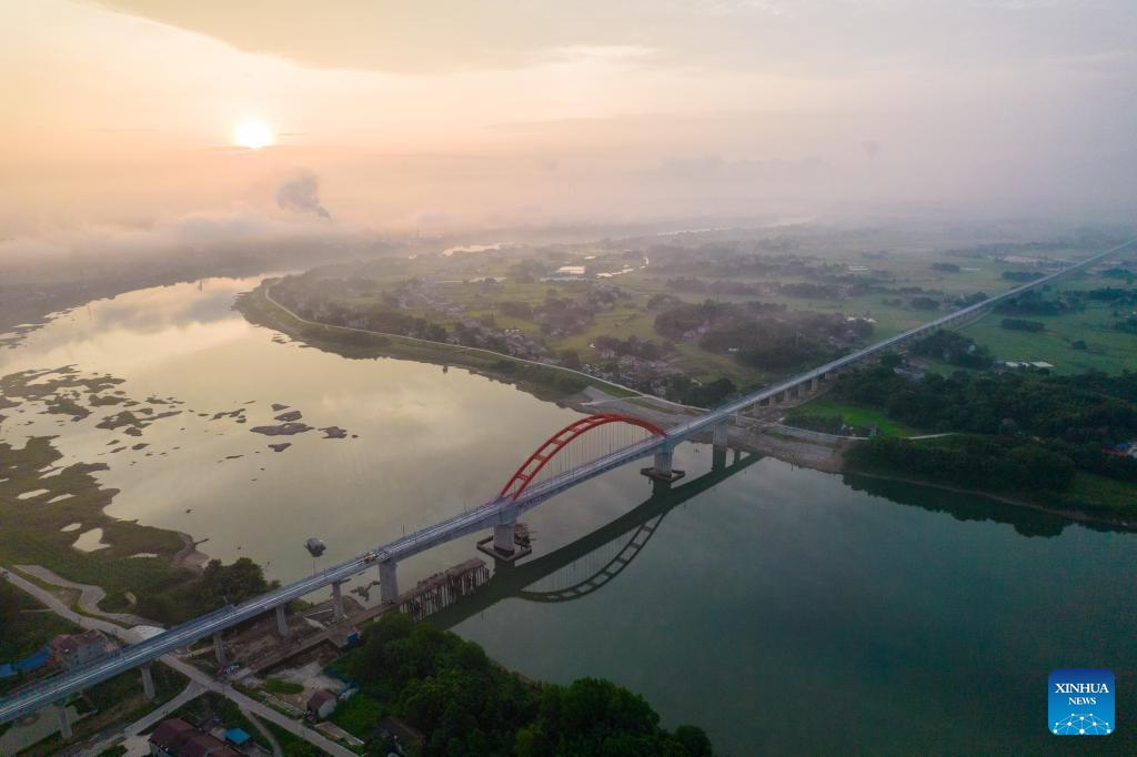 Zishui bridge along Changde-Yiyang-Changsha railway under construction