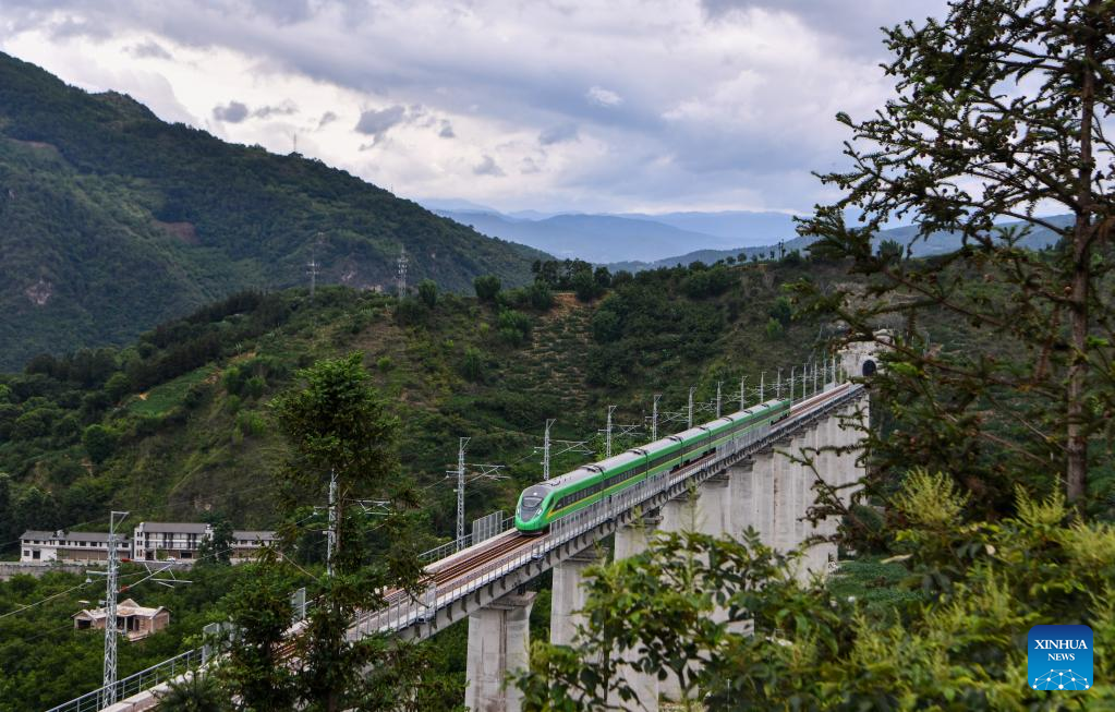 Dali-Baoshan section of Dali-Ruili Railway in SW China to be put into operation