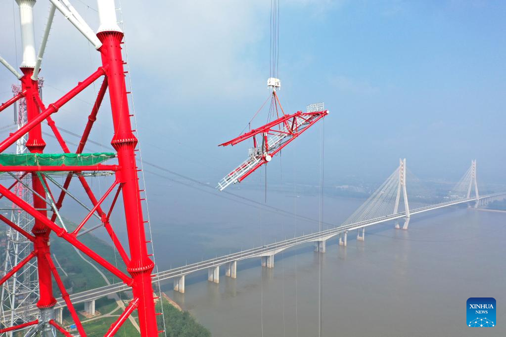Transmission tower of major UHV power transmission project in E China completes construction of main structure