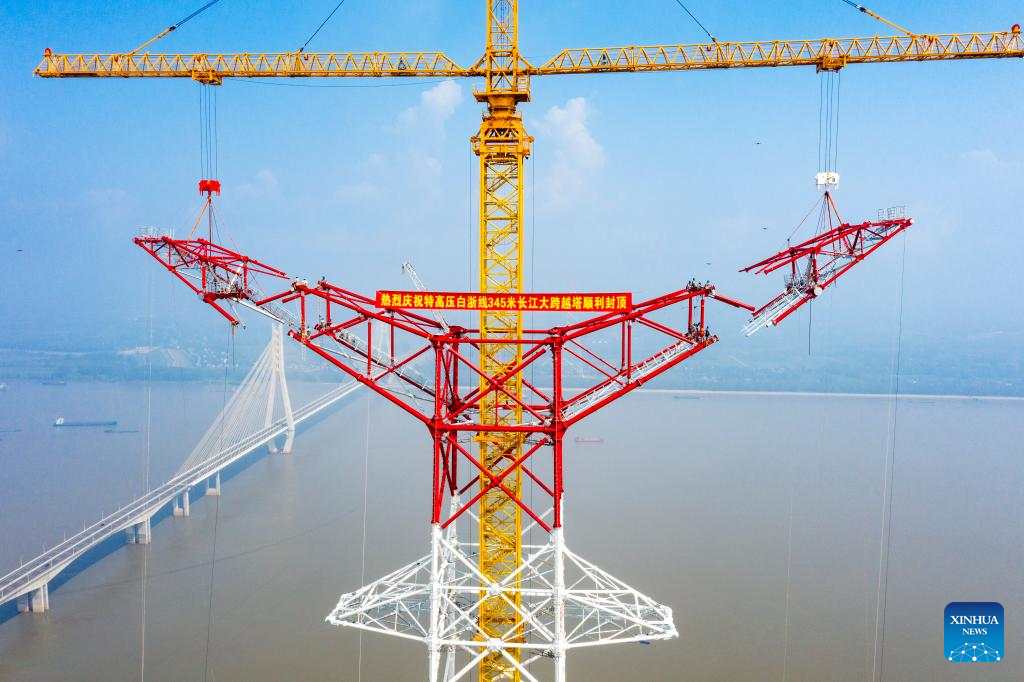Transmission tower of major UHV power transmission project in E China completes construction of main structure