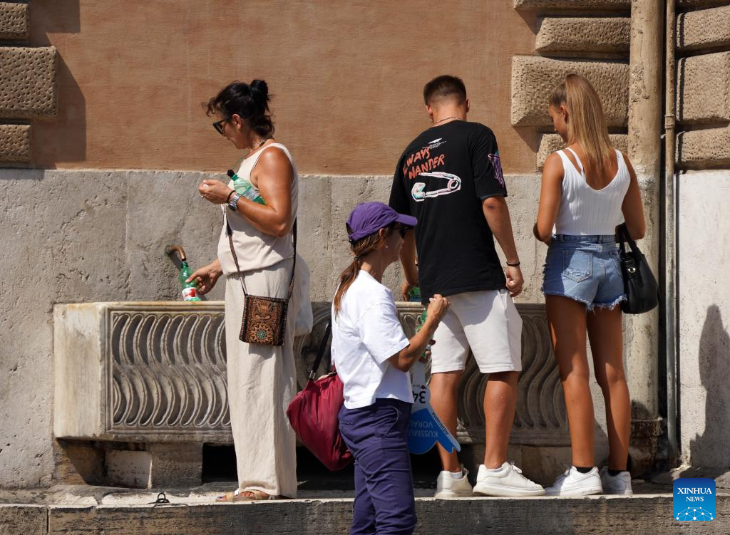 Italy's Rome experiences hot weather