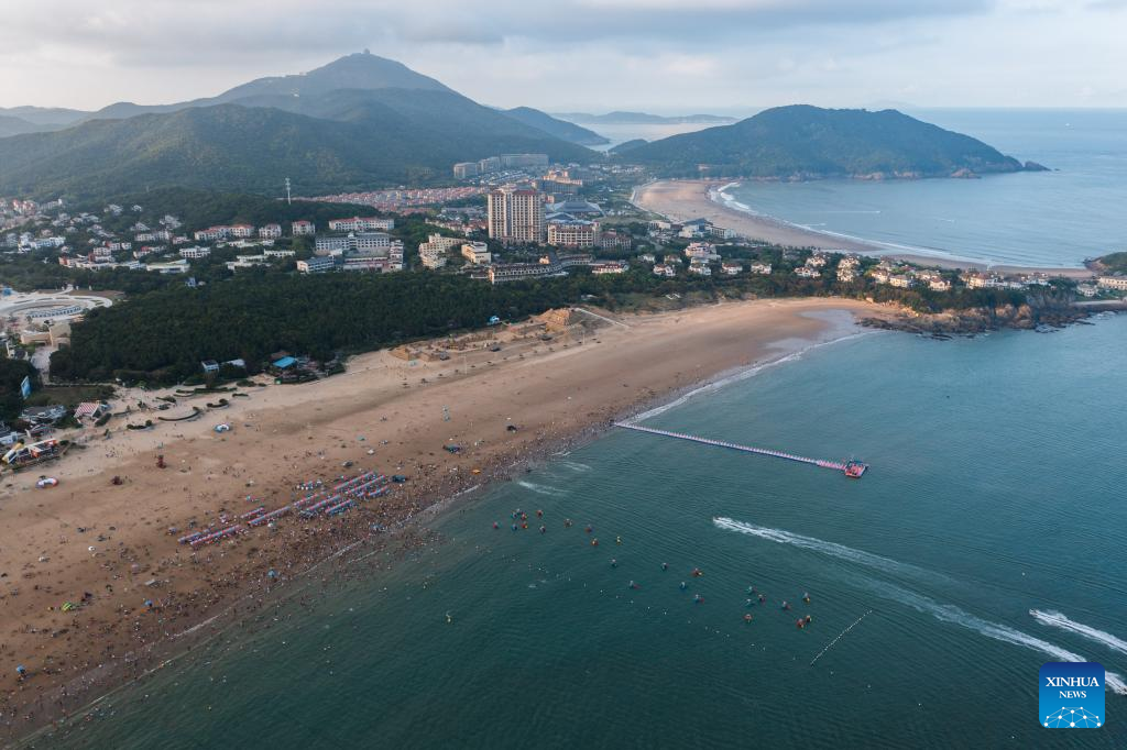 Zhujiajian scenic spot in E China boosts tourism with various seaside entertainments