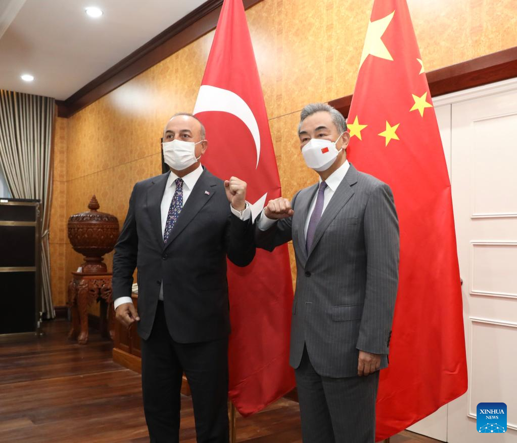 Chinese, Turkish FMs meet for enhancing cooperation