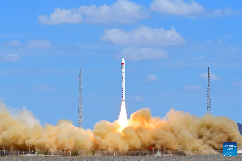 China's commercial rocket CERES-1 Y3 launches three satellites