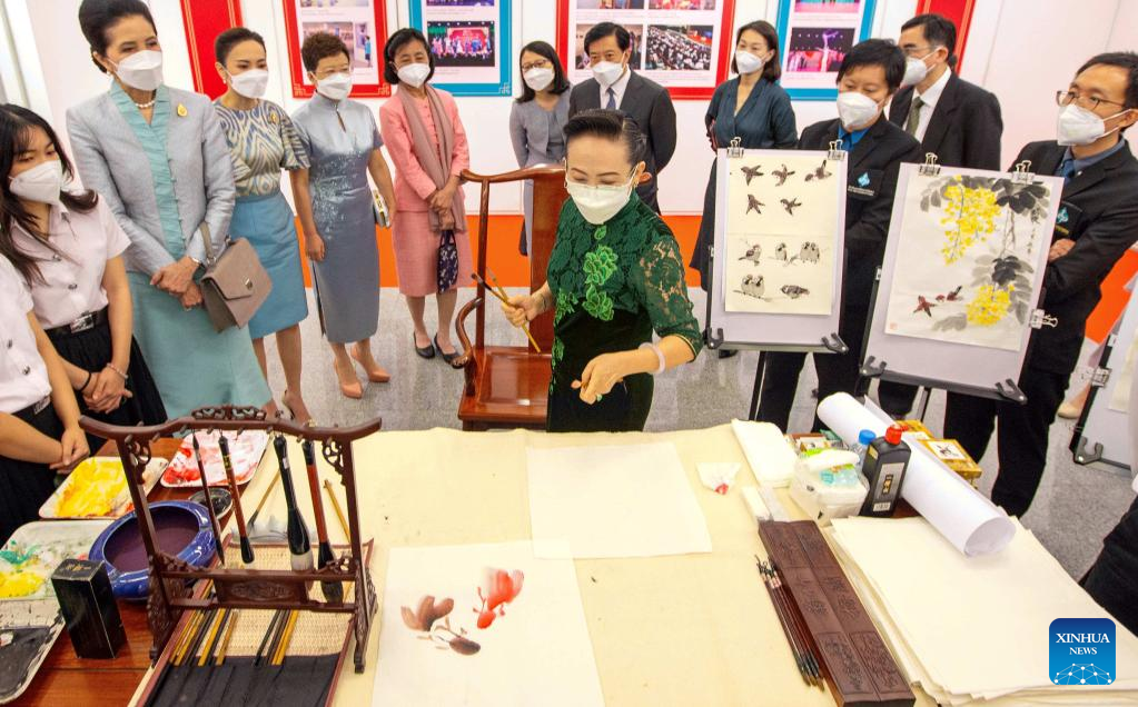 Thai students experience traditional Chinese culture in Bangkok
