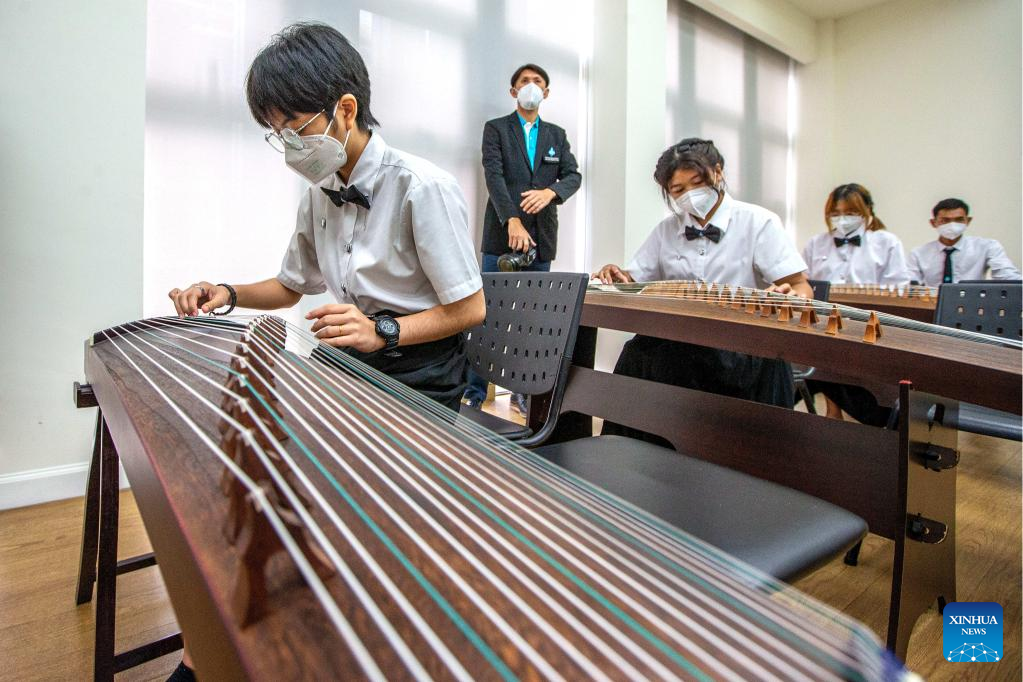 Thai students experience traditional Chinese culture in Bangkok
