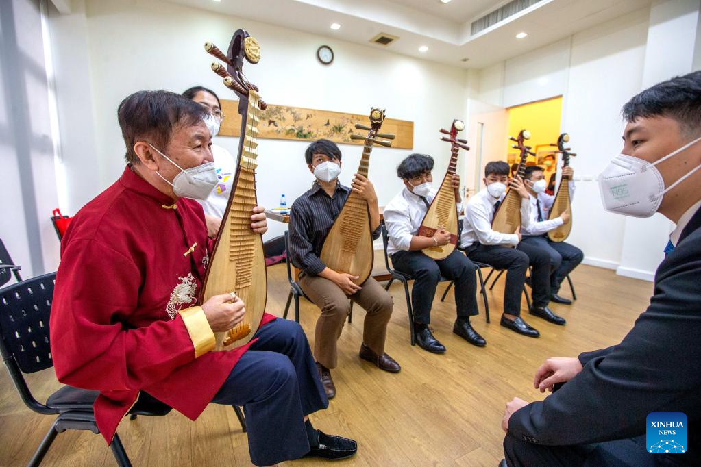 Thai students experience traditional Chinese culture in Bangkok