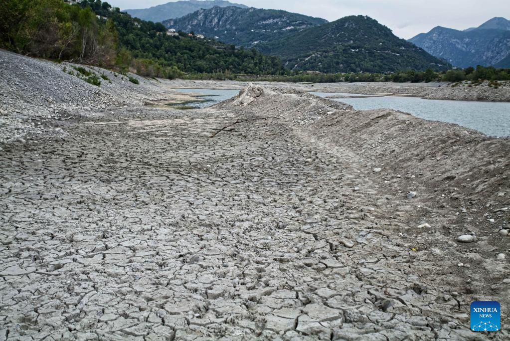 In pics: heat, drought continue in France