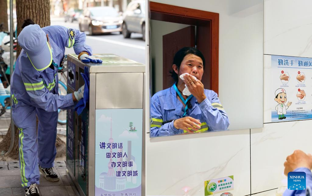 Shanghai sets up rest station for nearby outdoor workers in hot weather