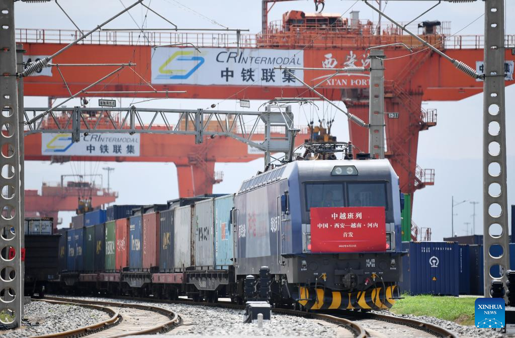 New freight train route links NW China's Shaanxi with Vietnam