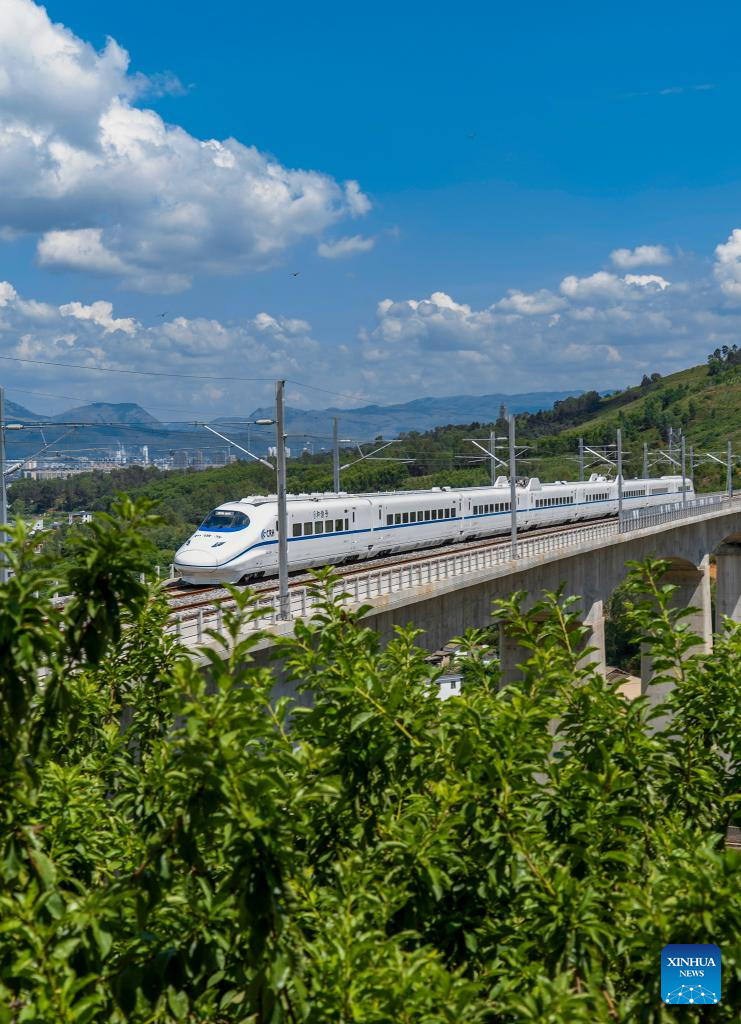 Mile-Mengzi high-speed railway in SW China's Yunnan starts test run