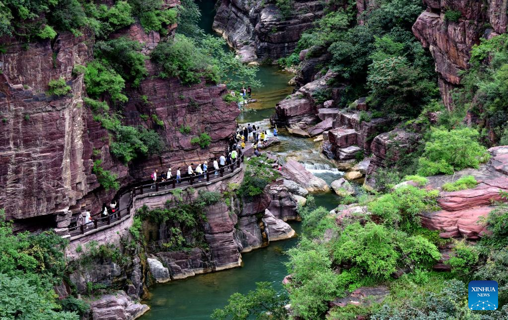 Scenery of Yuntai Mountain scenic spot, Henan
