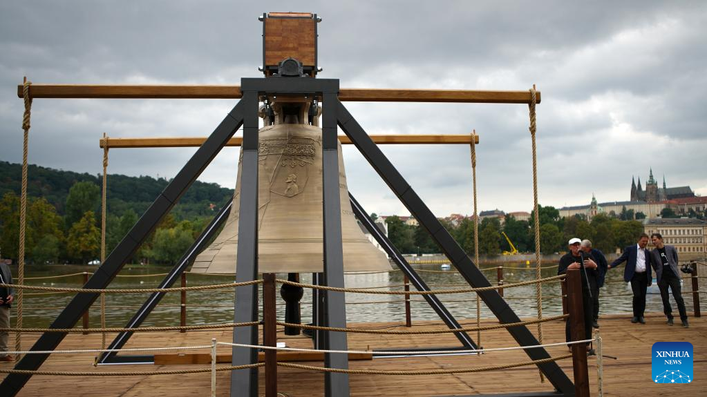 Memorial bell unveiled in Prague