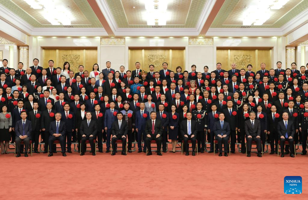 Xi meets model civil servants