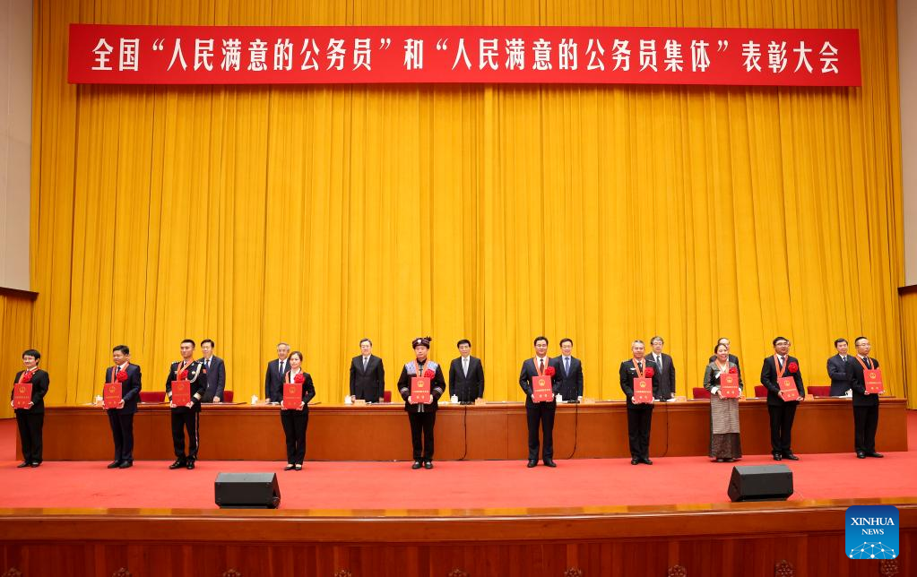 Xi meets model civil servants