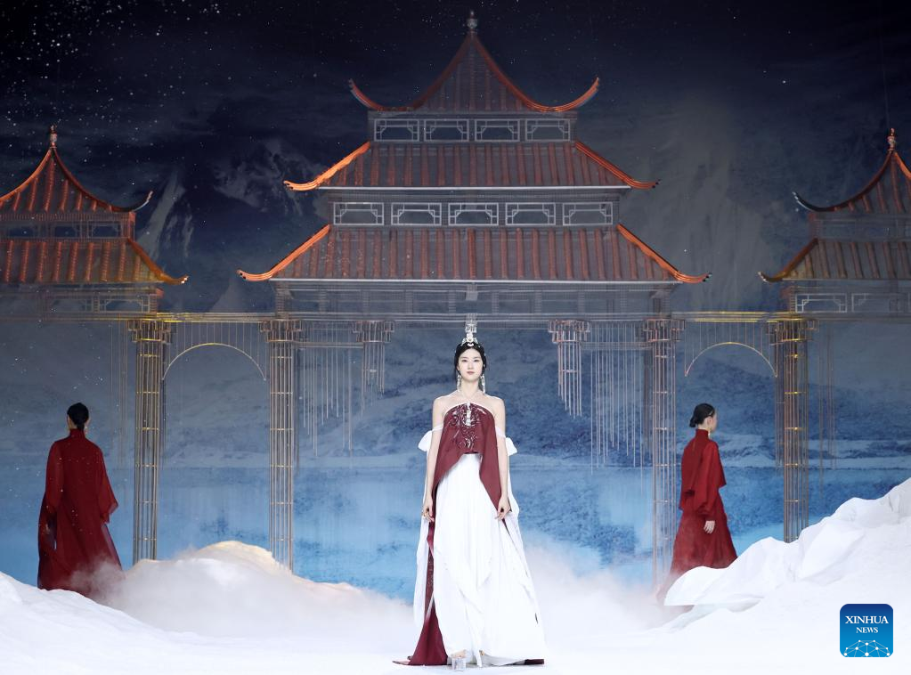 China Fashion Week S/S 2023 kicks off in Beijing