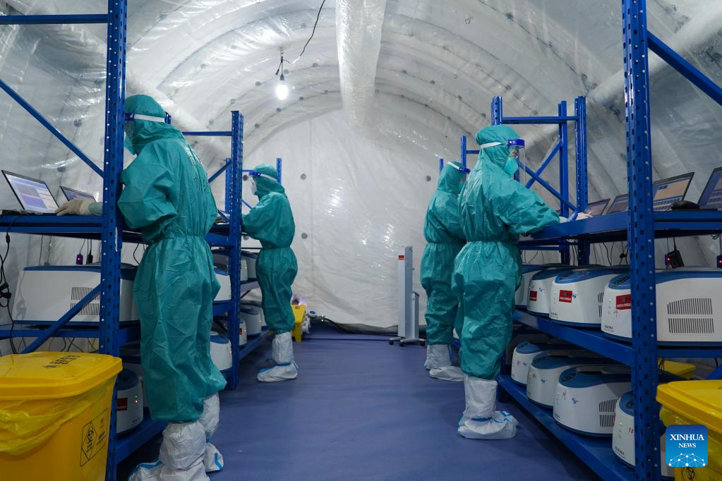 Chengdu builds 5 air-inflated labs for COVID-19 nucleic acid testing