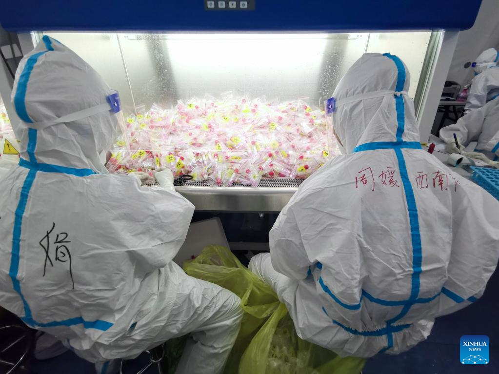 Chengdu builds 5 air-inflated labs for COVID-19 nucleic acid testing