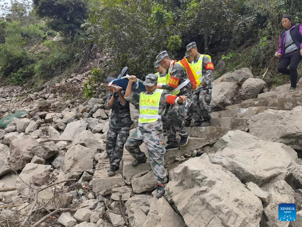 Rescue underway in quake-hit Sichuan