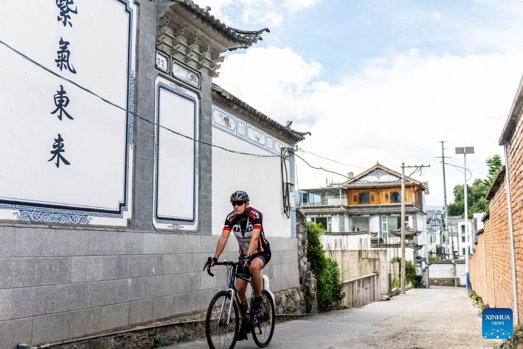 Photo story: A Dutchman in Yunnan knows China well on bicycle