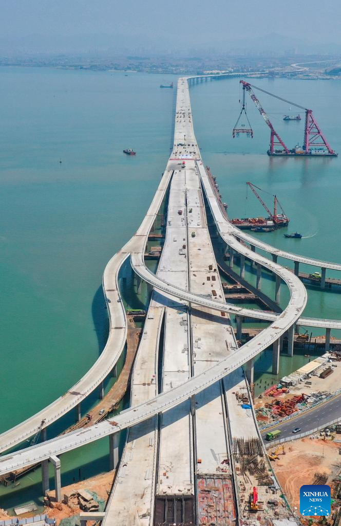 12-kilometer Xiang'an Bridge in China's Fujian completes closure