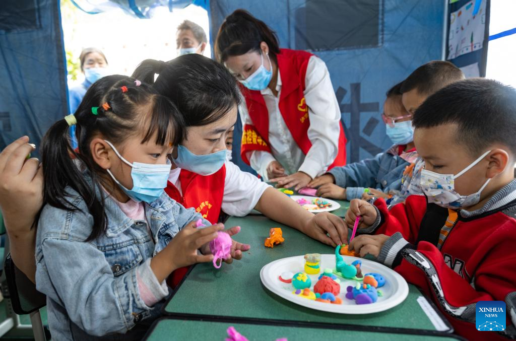 Children celebrate Mid-Autumn festival at quake relief shelter in Sichuan