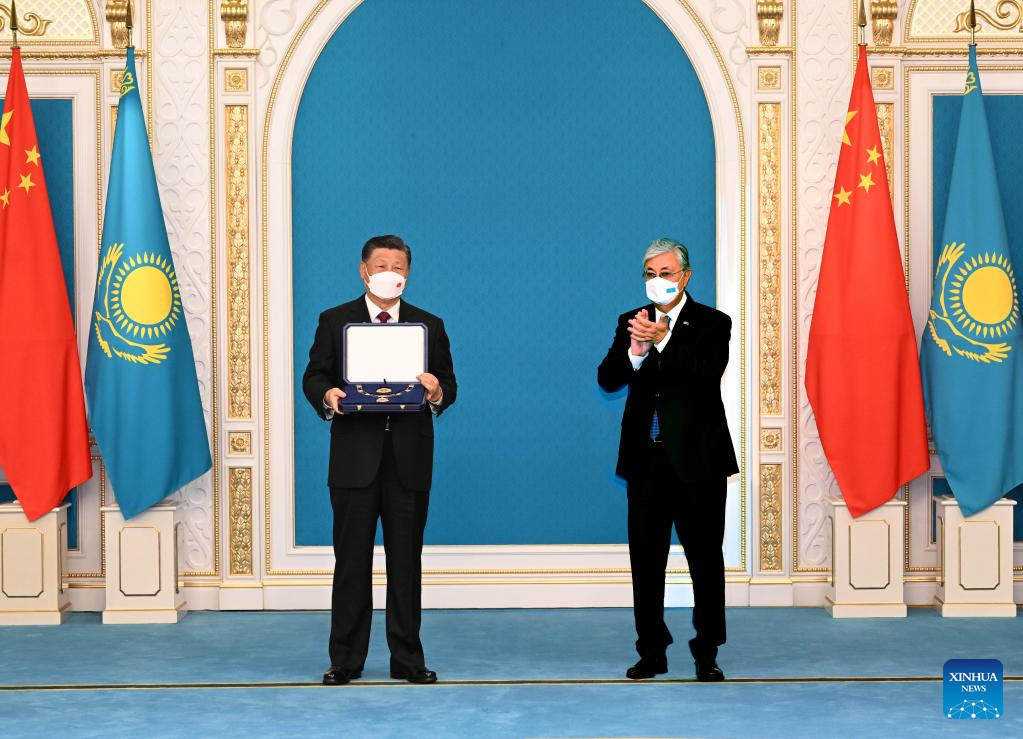 Xi receives Order of the Golden Eagle awarded by Kazakh President Tokayev