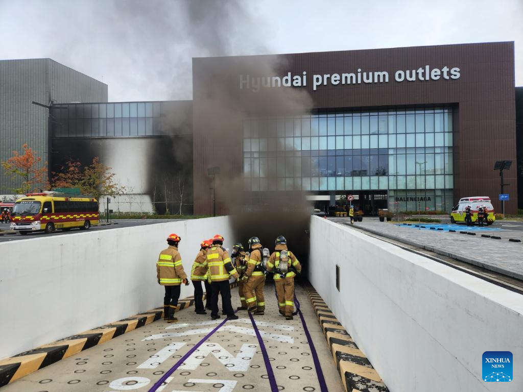 2 killed, 1 injured in South Korea's outlet mall fire