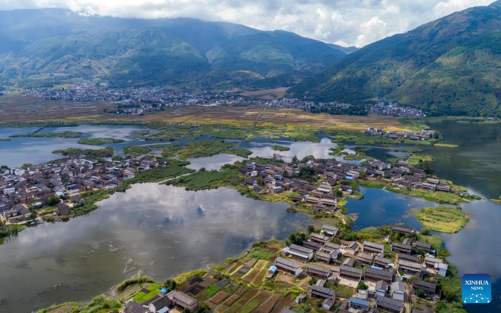 Scenery of Eryuan West Lake in southwest China