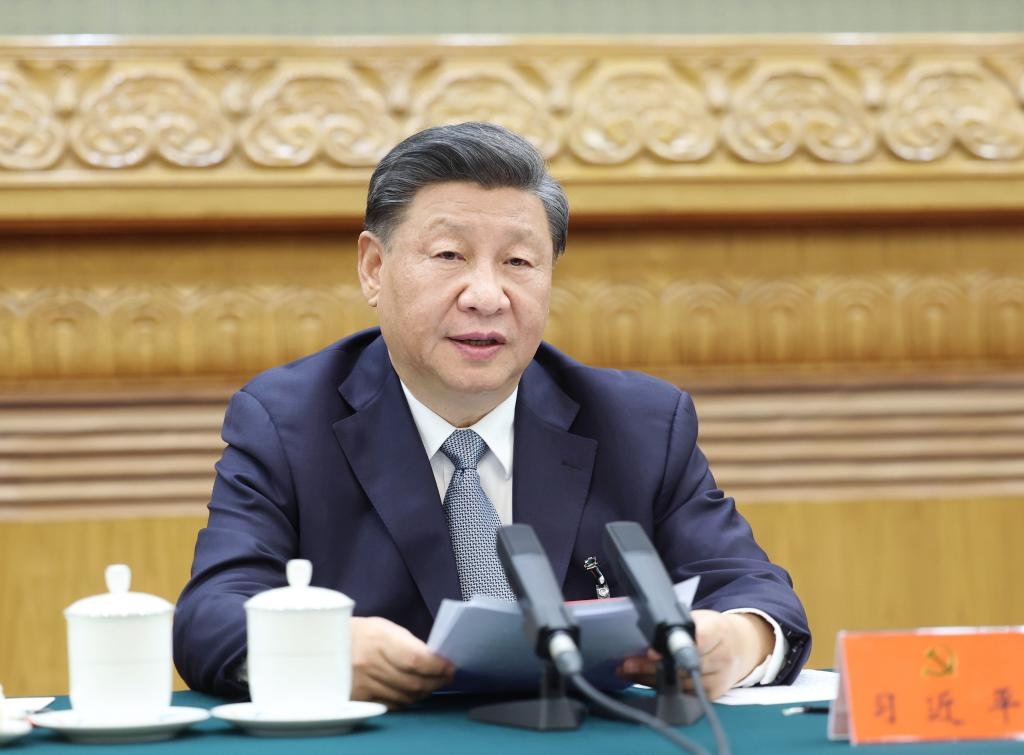 Presidium of 20th CPC National Congress holds first meeting