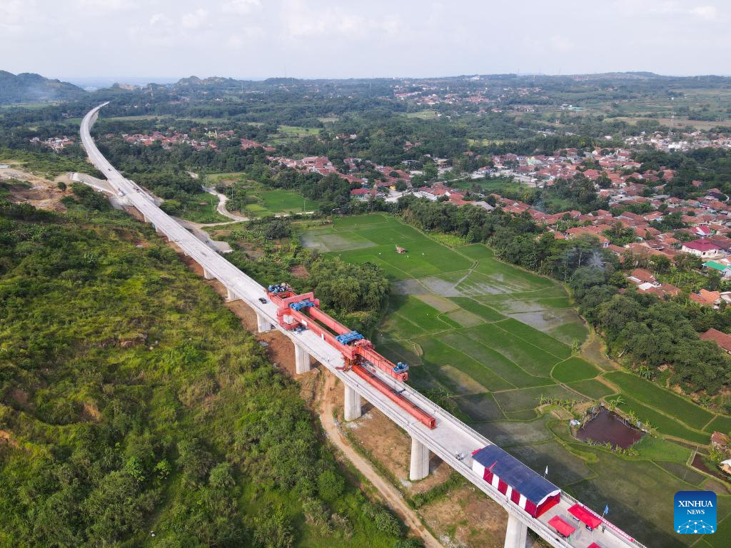 Box girder erection along Jakarta-Bandung High Speed Railway completed