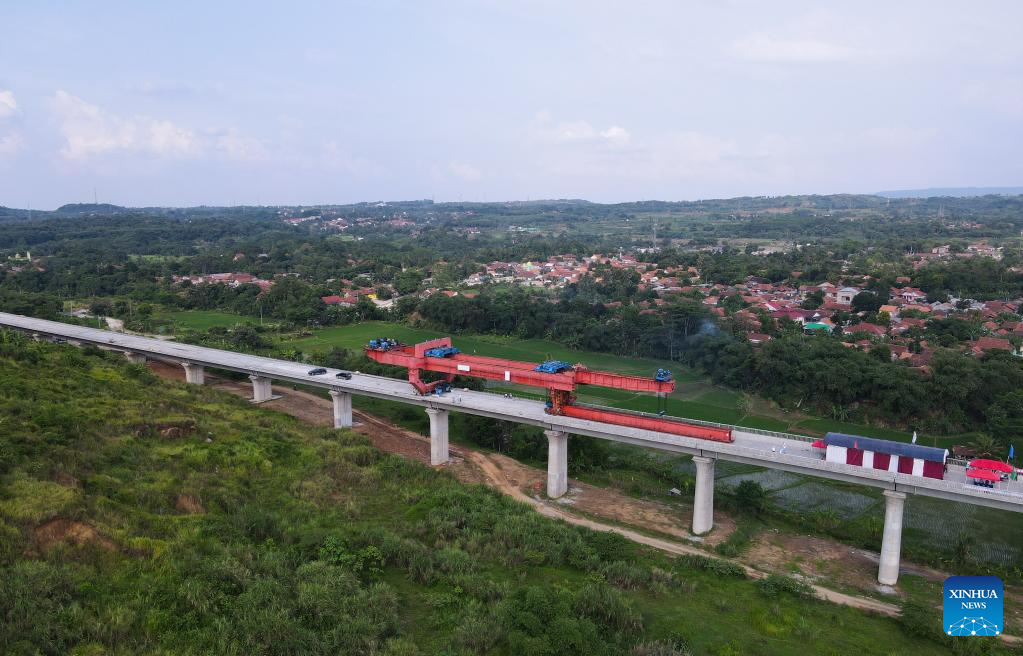 Box girder erection along Jakarta-Bandung High Speed Railway completed